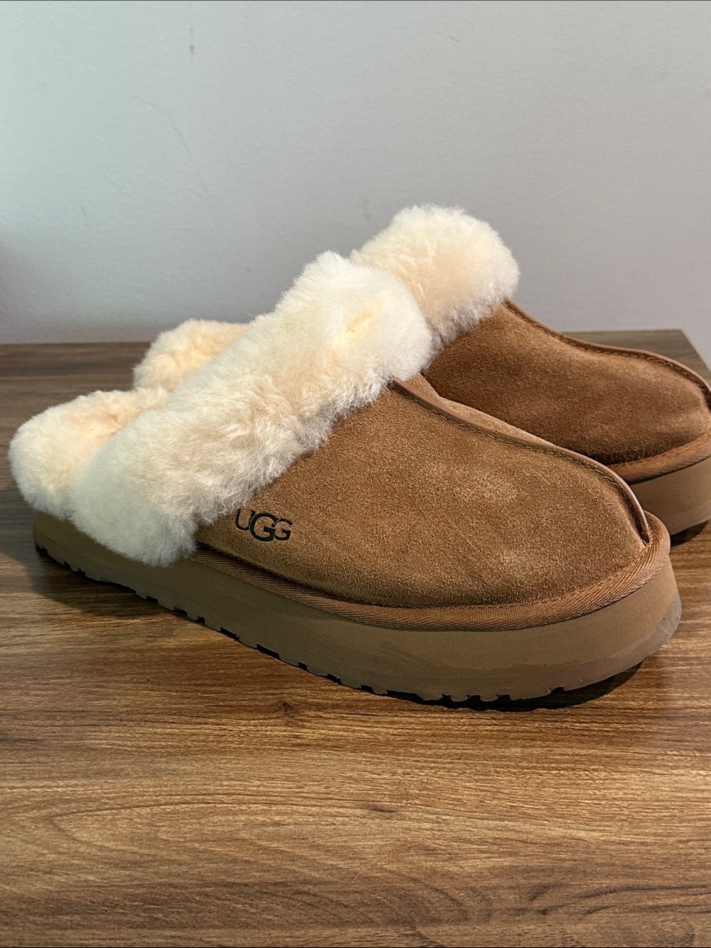 UGG Chestnut Diskette Slippers - Chestnut Size 10 GREAT CONDITION